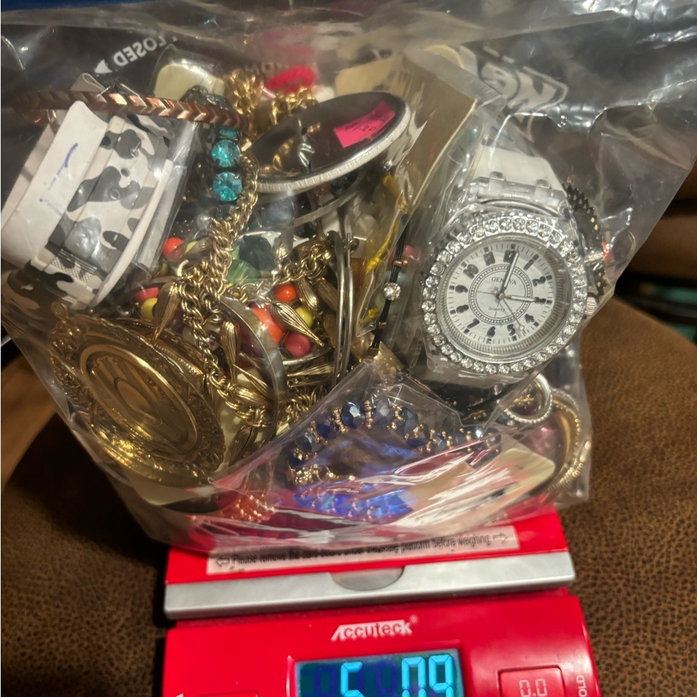 5 +08 pounds junk  for crafjewelry a lot necklace bracelet  Earrings some broken